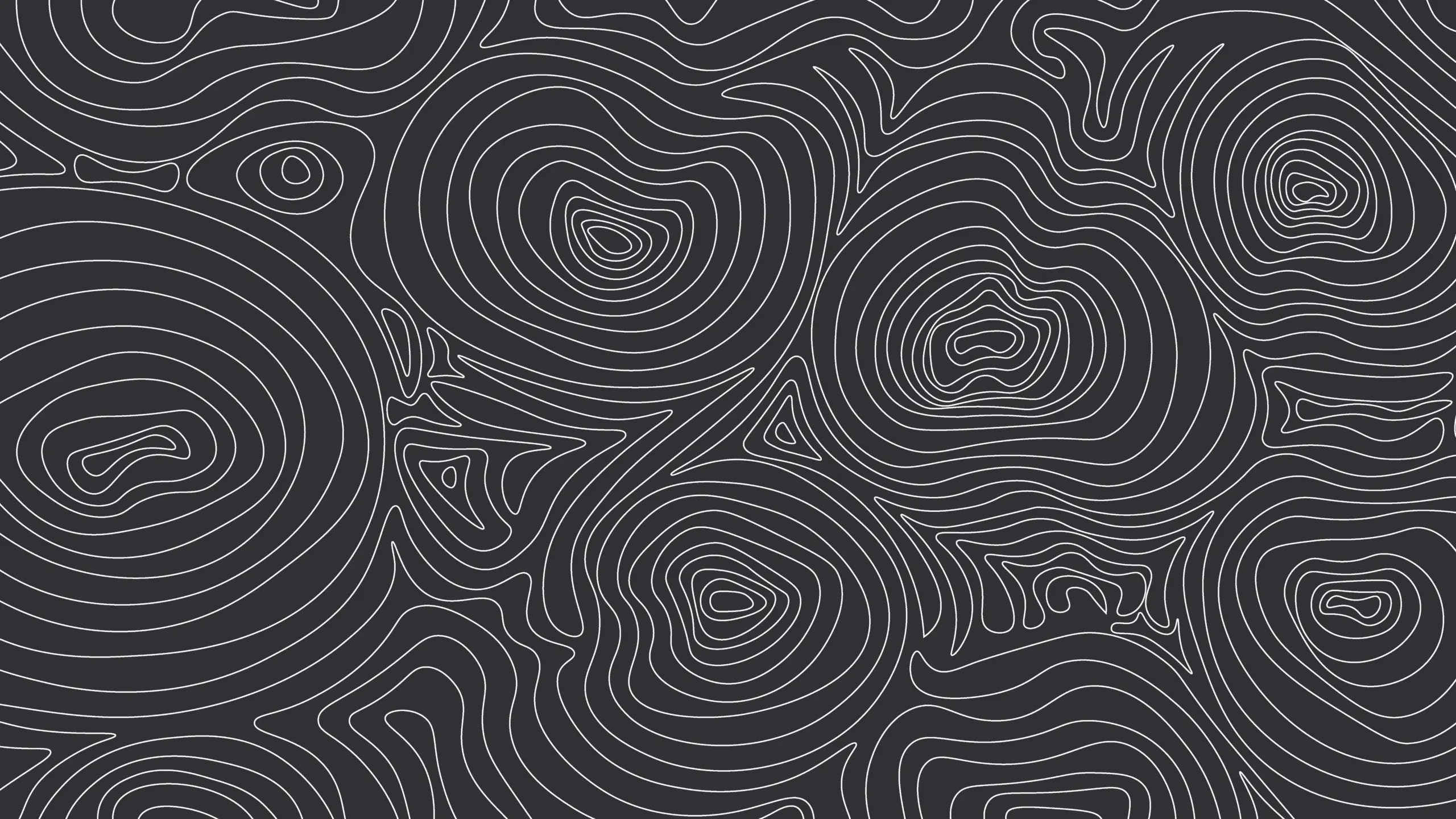 Nahaufnahme eines Rhombusleisten-Zauns aus sibirischer Lärche während des Bauprozesses.