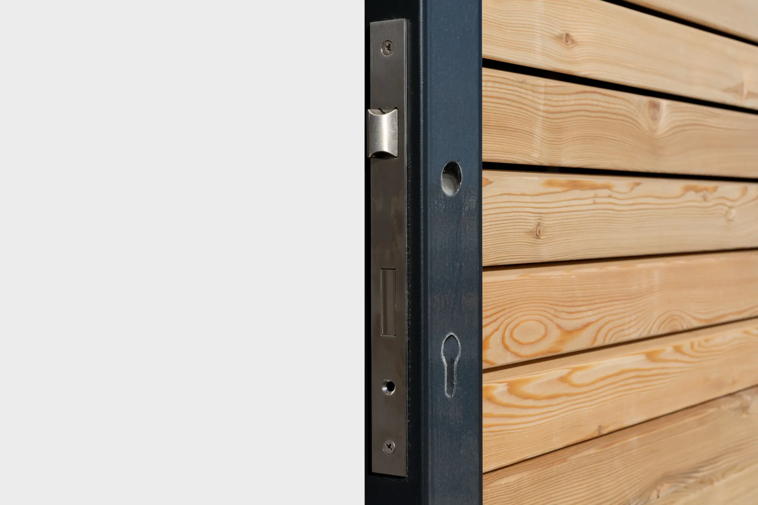 Rhombus Gartentor mit Metallrahmen Rhombus Gartentor mit Metallrahmen in Anthrazit.